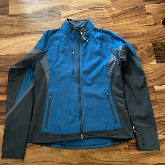 Brand new , just cut the tug Nice coat - Picture 1 of 6